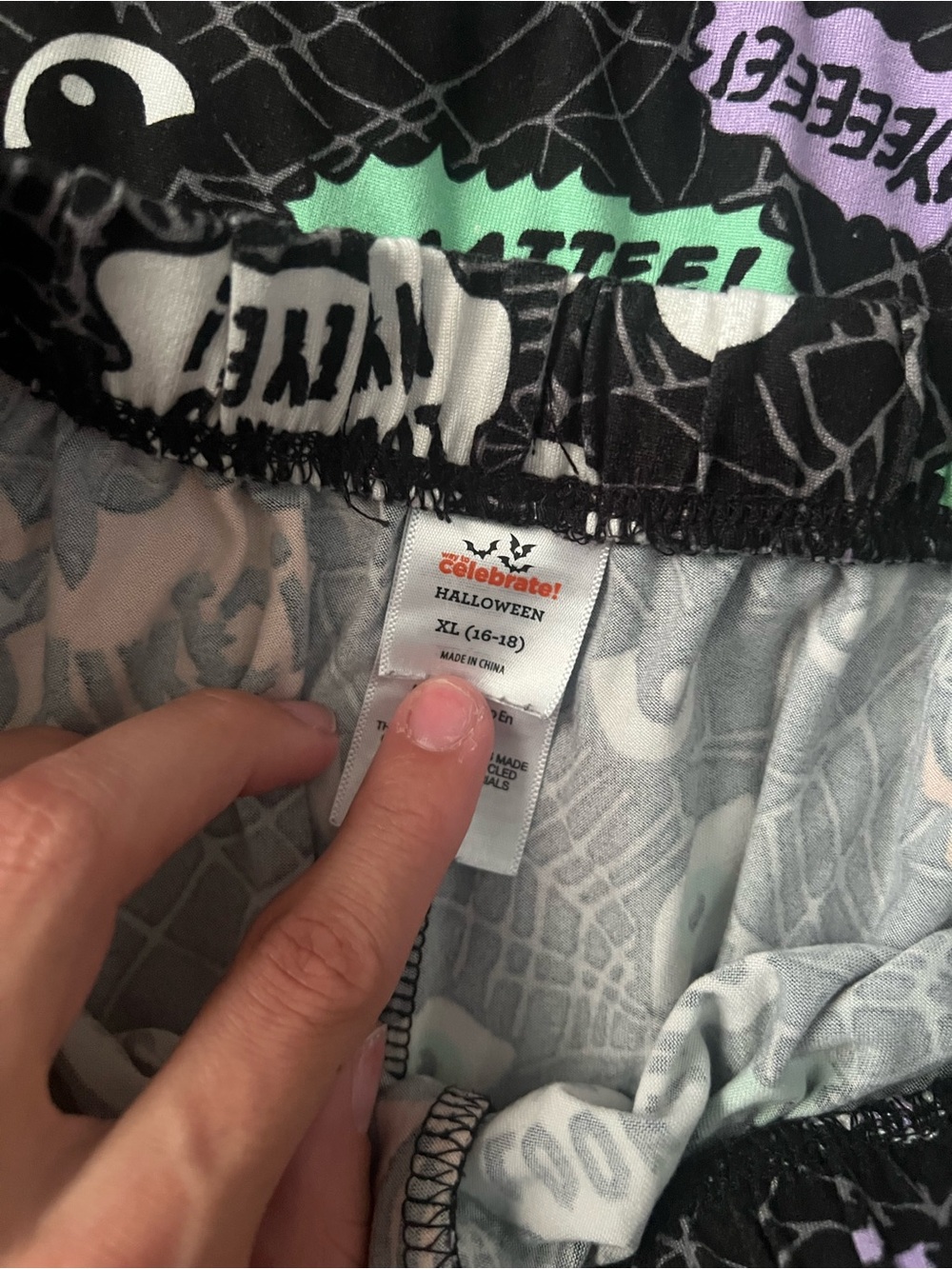 Women’s Halloween Print Pajama Set - Picture 3 of 5